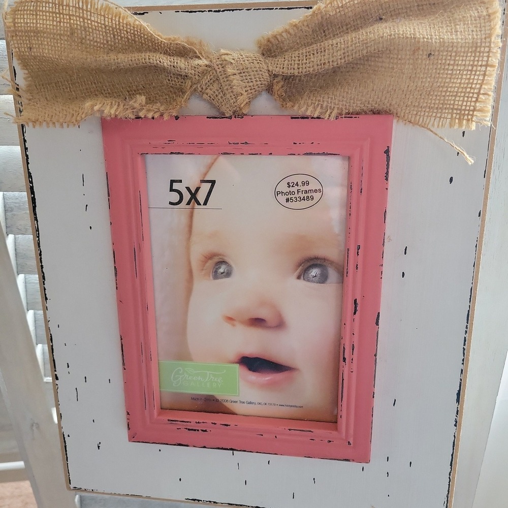White and pink 5x7 picture frame with bow